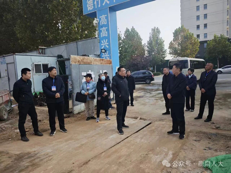 鹿泉区人大常委会副主任敦计清带队对我区推进棚户区改造和冬季供暖工作情况进行调研