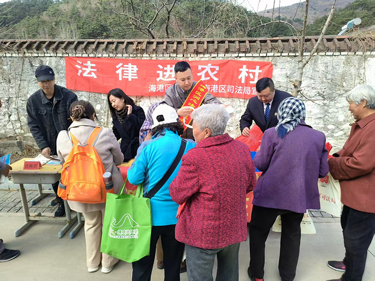 秦皇岛市海港区 开展法治进乡村普法宣传活动